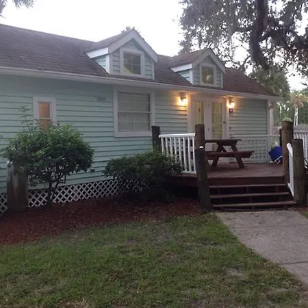 Tropical Palms Premium Two-Bedroom Loft Cottage 77-3